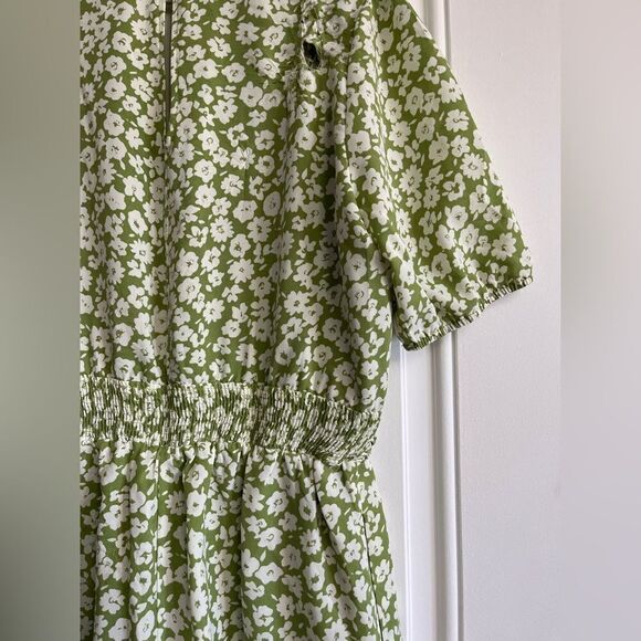 HEARTLOOM Emory Floral Romper - Picture 8 of 8